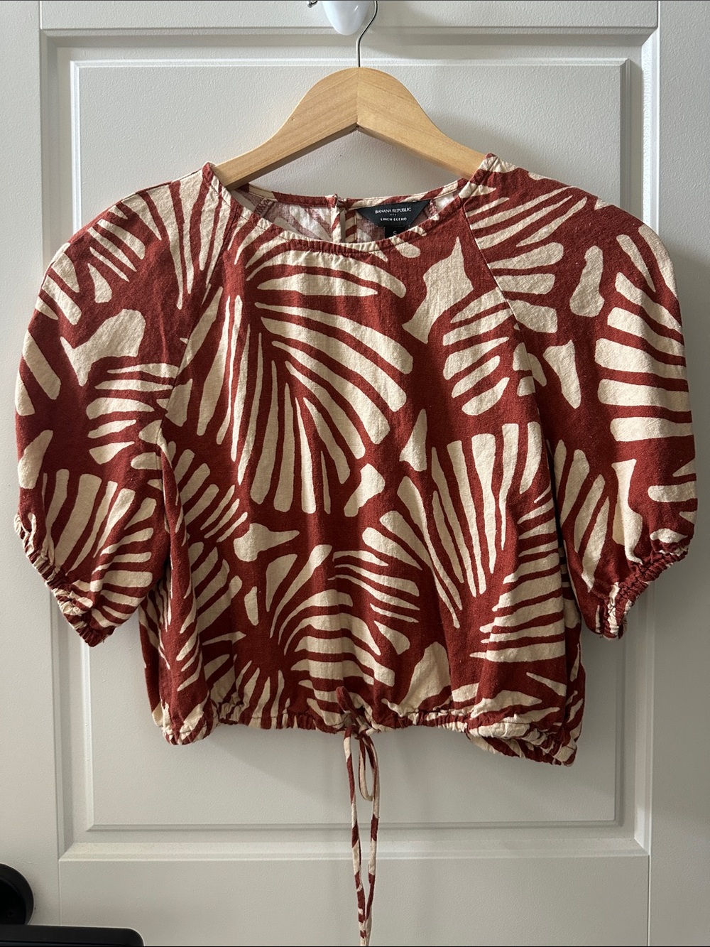 Banana Republic Rust and Cream Palm-Print Drawstring Linen Blend Bubble Top
